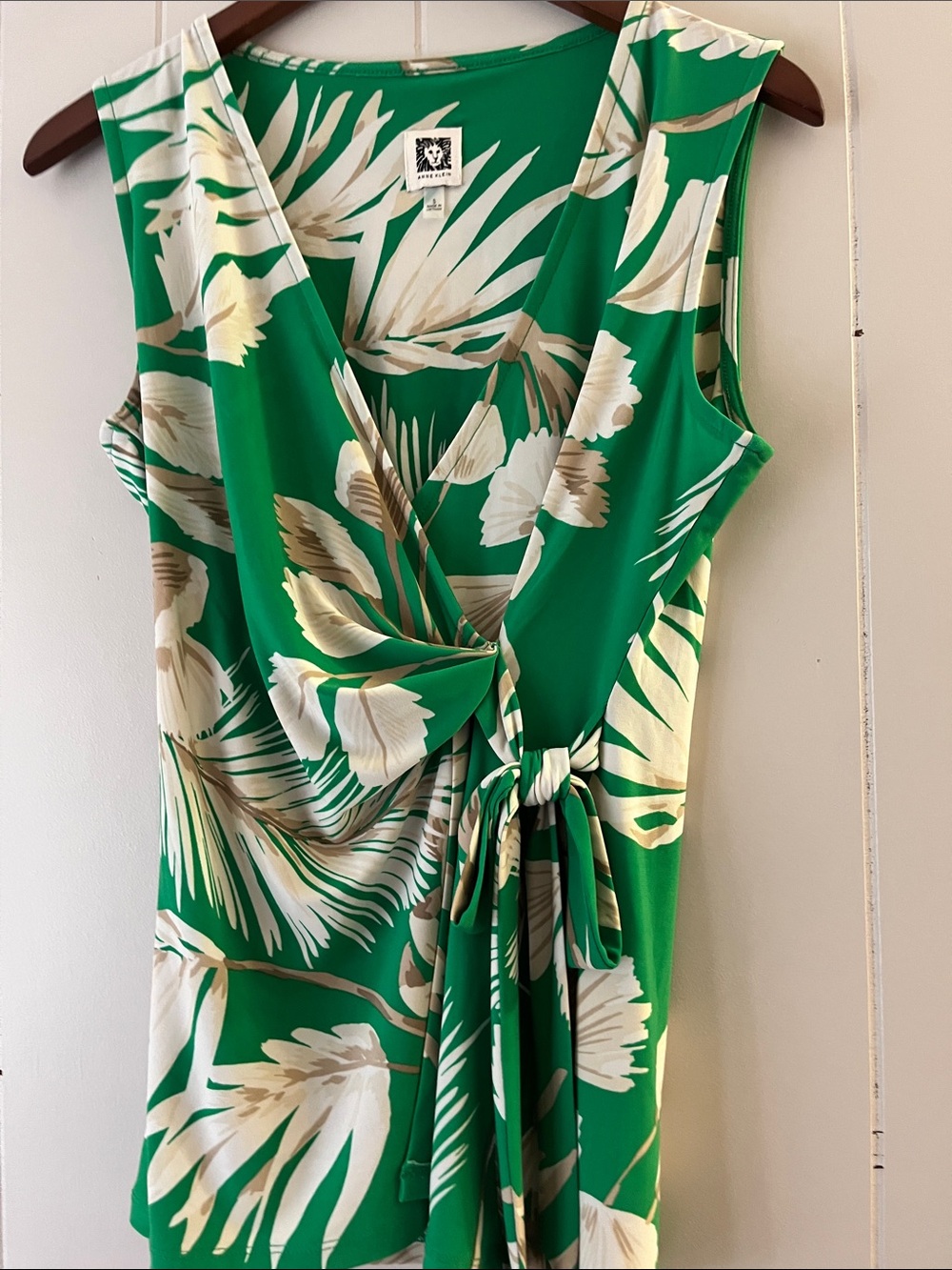 Anne Klein Green Tropical Print Sleeveless Wrap Top - Picture 3 of 9